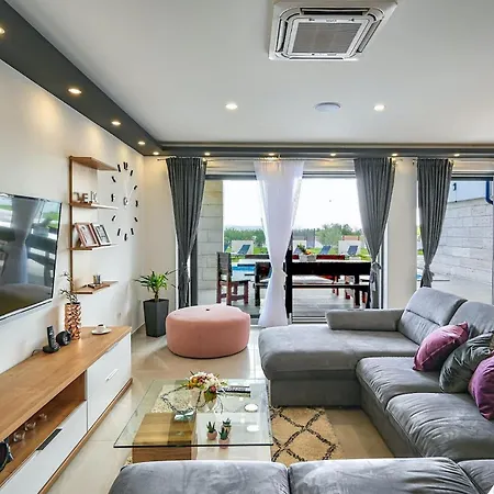 Fa Exclusive Ferienhaus *